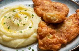 Kuřecí prsa v česnekovém těstíčku se zakysanou smetanou: Extra šťavnaté řízečky