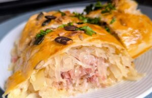 Slaný závin s kysaným zelím a uzeninou: Křupavá pochoutka s bohatou náplní