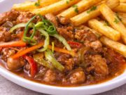 Pikantní kuřecí směs se zeleninou a žampiony: Rychlá minutka k hranolkům