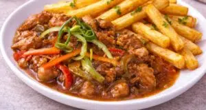 Pikantní kuřecí směs se zeleninou a žampiony: Rychlá minutka k hranolkům