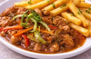 Pikantní kuřecí směs se zeleninou a žampiony: Rychlá minutka k hranolkům