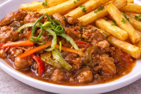 Pikantní kuřecí směs se zeleninou a žampiony: Rychlá minutka k hranolkům