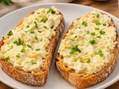 Nejlepší vajíčková pomazánka bez majonézy: Krémová chuť díky pomazánkovému máslu!