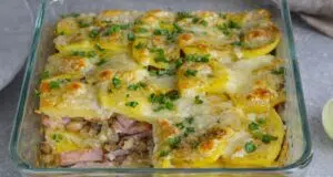 Venkovský pekáč s klobásou a houbami: Sytá večeře z jednoho pekáčku