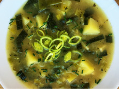 Pórková polévka s bramborem: Poctivý recept pro zahřátí