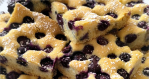 Vláčná hrníčková bublanina s borůvkami: Nadýchaný a bleskový recept