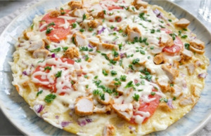 Blesková letní pizza z pánve za 15 minut: Žádné kynutí ani válení těsta, stačí jen smíchat a nalít!
