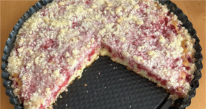 Bleskový lžícový koláč s rybízem a křupavou drobenkou: Zapomeňte na váhu, stačí vám obyčejná lžíce