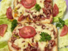 Zapečené toasty se šunkovým salámem, pórkem a zeleninou