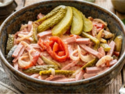 Domácí lahůdkový salát Kempink: Zapomenutá retro klasika s poctivou pikantní chutí
