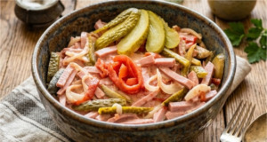 Domácí lahůdkový salát Kempink: Zapomenutá retro klasika s poctivou pikantní chutí