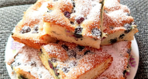 Oslava letní sklizně na jednom plechu: Dokonale nadýchaná jahodová bublanina, která se rozplývá na jazyku