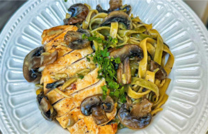 Lepší než z italské restaurace: Fettuccine s krémovými žampiony a kuřecím masem, které zůstane dokonale šťavnaté