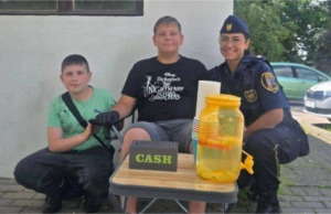Městská policie vyjela k dětskému prodejci limonády. „Zásah“ skončil nečekaně krásně