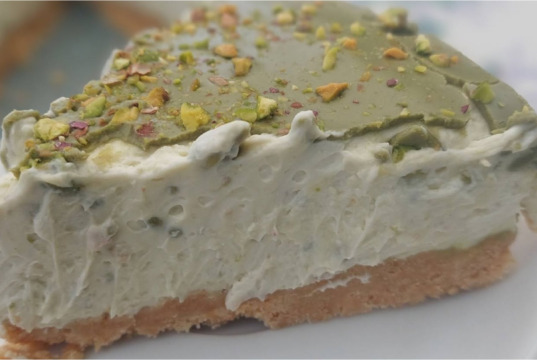 Bleskový nepečený pistáciový dort s mascarpone: Luxusní letní dezert bez zapínání trouby