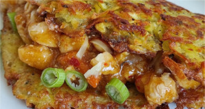 Na křupavý bramborák jsem přidala kuřecí směs se zeleninou a sladkou chilli omáčkou