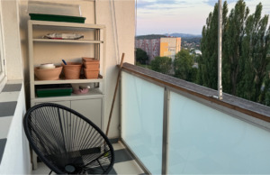 Holubi se nám stále vracejí na balkon: Jak omezit jejich posedávání a nepořádek