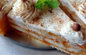Nepečený jablkovo-meruňkový dort s pudinkem a luxusním krémem z mascarpone