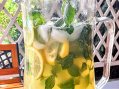 Poctivá domácí citrónová limonáda s medem, mátou a meduňkou: Ledové letní osvěžení za 10 minut
