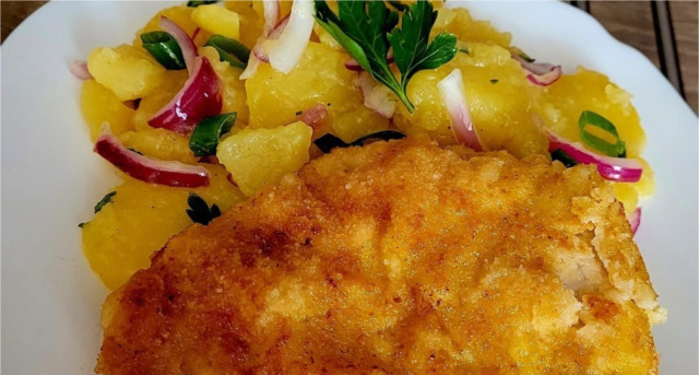 slovensky-bramborovy-salat-s-veprovym-rizkem-maso-jsem-pres-noc-nalozila-do-jogu-754