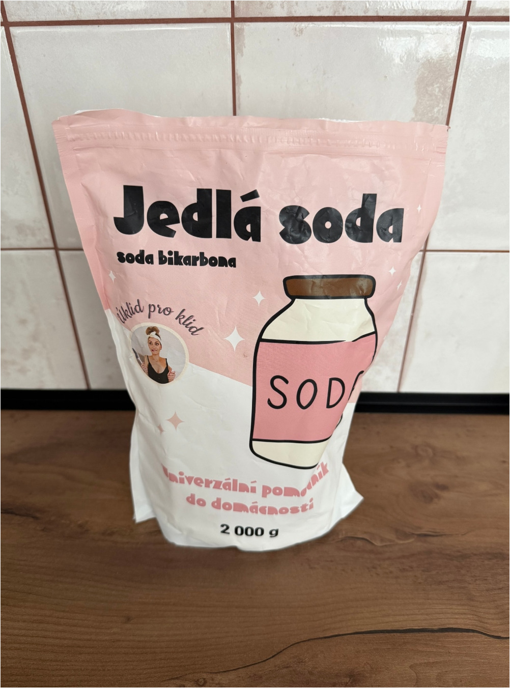 Balení jedlé sody na čištění domácnosti