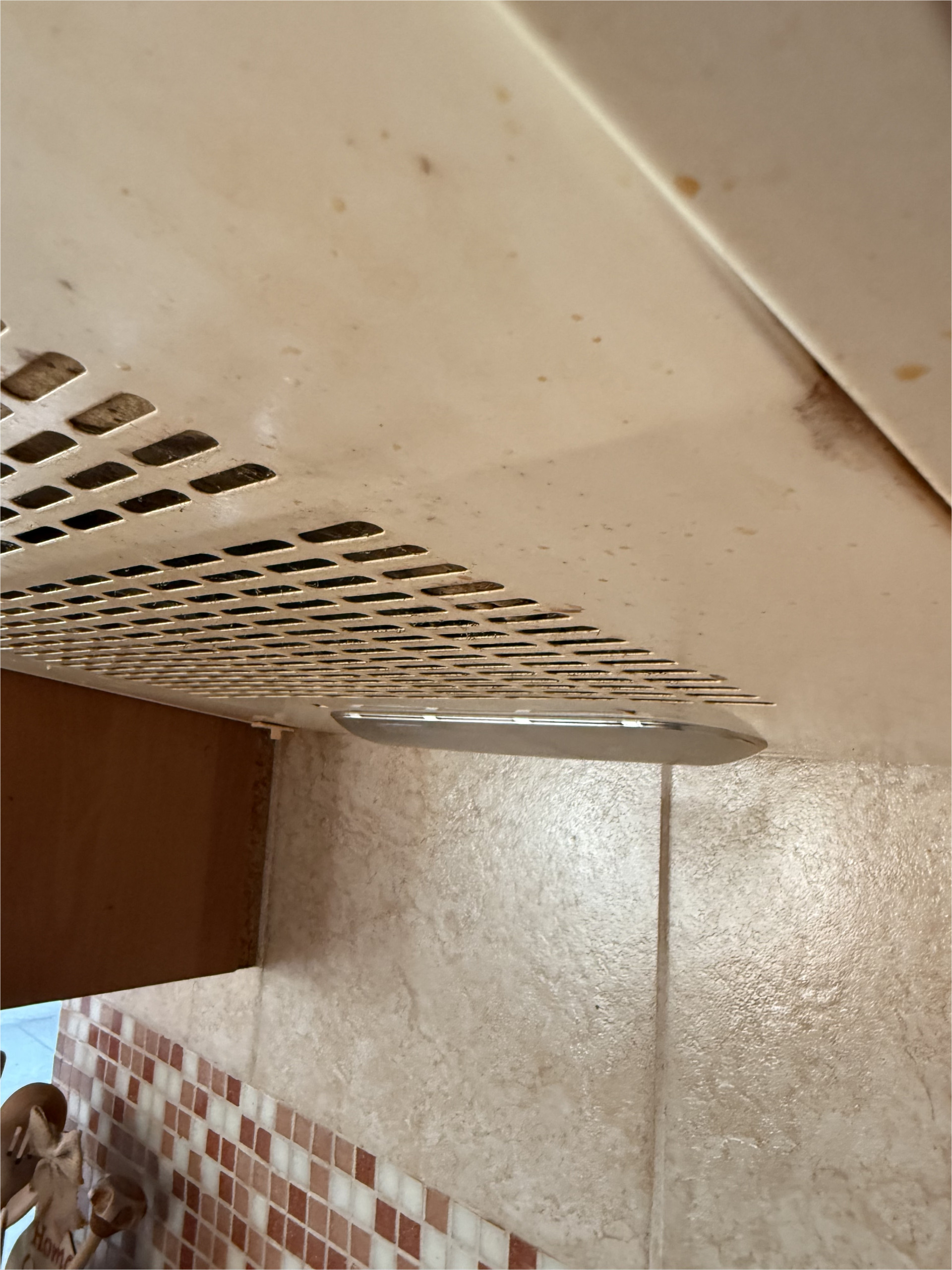 Detail tukového filtru kuchyňské digestoře