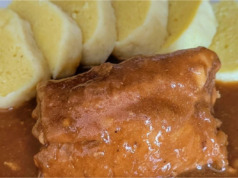 Záhorácký závitek z kotlety: Cibule co maso a omáčka, která se zahustí sama