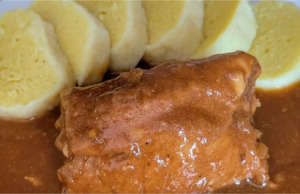 Záhorácký závitek z kotlety: Cibule co maso a omáčka, která se zahustí sama