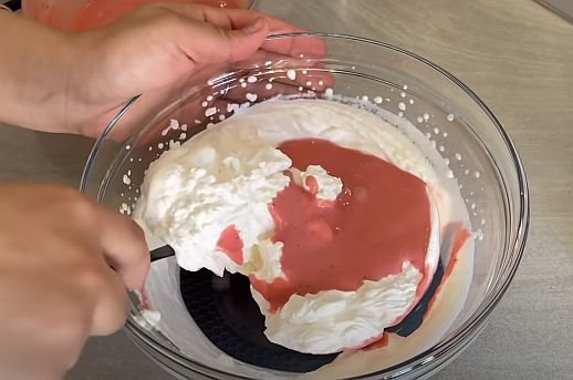  jednoduchá smetanová zmrzlina z jahod: potřebujete jen 3 základní ingredience!
